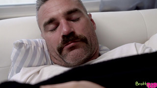 Белокурые дочки трахаются с отцом в праздничный день