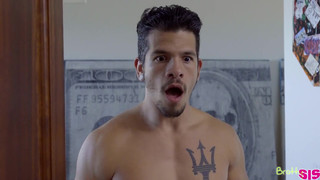 Брат ебет родную сестренку в прачечной огромным членом