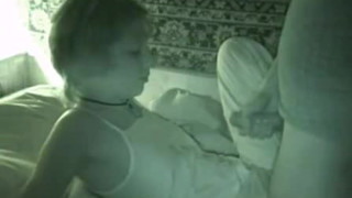 Русский отец дрочит член и кончает на дочку перед сном