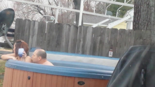 Мокрая дочь отсосала папе прямо в бассейне