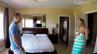 Белобрысая сестра ебется с братом на большой вилле в постели