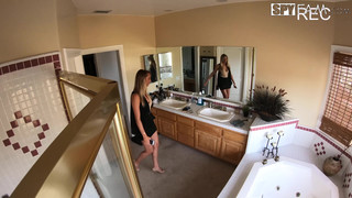 Худощавый сын ебет сисястую маму с бритой пизденкой