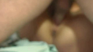 Милая дочка в халатике дала полизать отцу ароматную киску