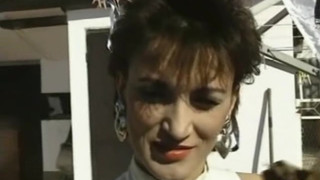 Ретро секс сестры в колготках с младшим братом в спальне