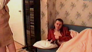 Зрелая мама разбудила сына и потрахалась с ним в позе 69