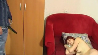 Сынок лижет маме пизду. Она ловит кайф и кончает