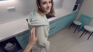 Брат и сестра замутили на кухне первоклассный секс втихаря от родителей