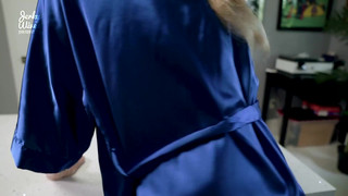 Я приклеил аппетитную маму к столу и трахнул её в анал