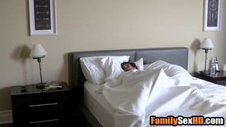 Выебал с похмелья сисястую мачеху прямо в родительской спальне