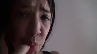 Папа разбудил любимую дочь чтобы заняться инцестом втайне от супруги